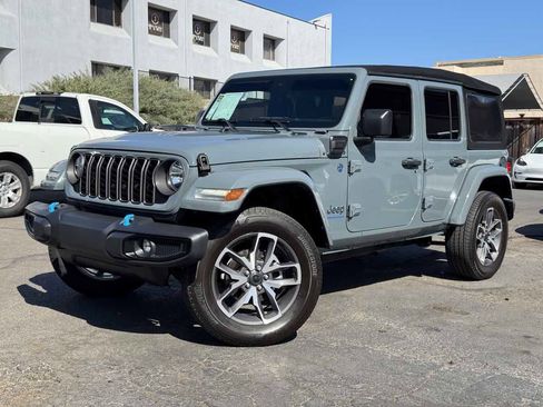 Used 2024 Jeep Wrangler Unlimited w/ Convenience Group AWD/4WD image 2