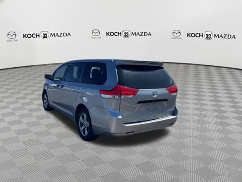 Used 2012 Toyota Sienna image 5