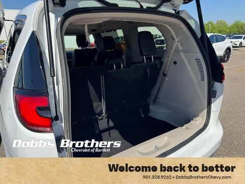 Used 2023 Chrysler Pacifica Touring-L FWD image 36