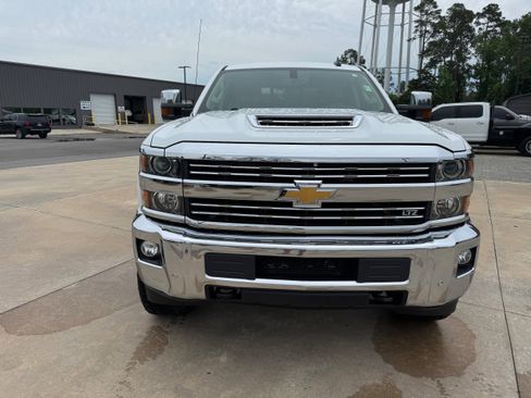 Used 2019 Chevrolet Silverado 2500 LTZ w/ Duramax Plus Package AWD/4WD image 4