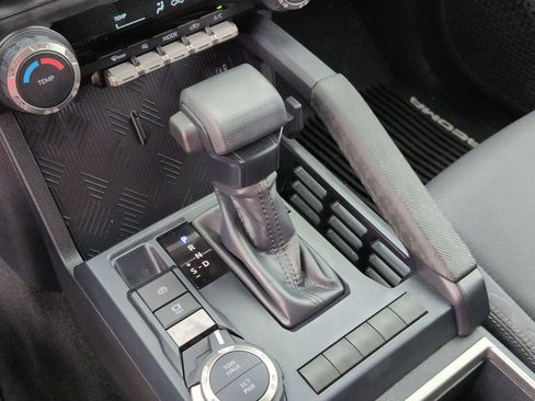 Used 2025 Toyota Tacoma TRD Sport AWD/4WD image 15
