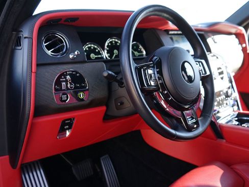 Used 2022 Rolls-Royce Cullinan w/ Cullinan Package image 6