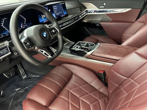 Certified 2024 BMW 740i w/ Premium Package image 4