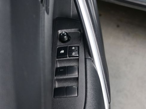 Used 2024 Toyota Corolla Cross LE image 10