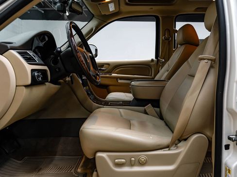 Used 2012 Cadillac Escalade Premium AWD/4WD image 4