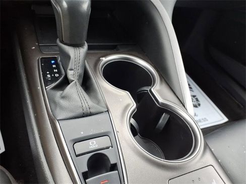 Used 2024 Toyota Camry SE image 21