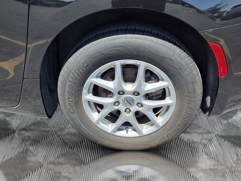 Used 2023 Chrysler Pacifica Touring-L FWD image 21