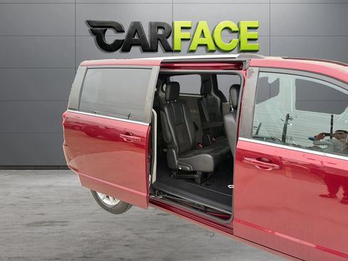 Used 2019 Dodge Grand Caravan SXT FWD image 23