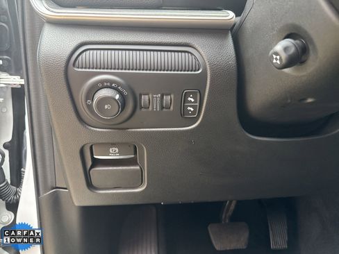 Used 2024 Jeep Wagoneer Series II RWD image 12