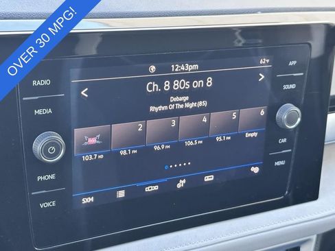 Used 2025 Volkswagen Taos SE image 12