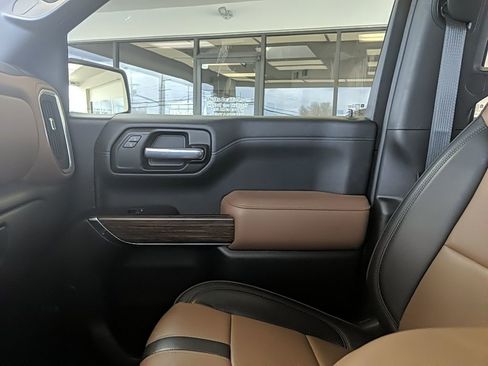 Used 2021 Chevrolet Silverado 1500 High Country w/ Technology Package image 26