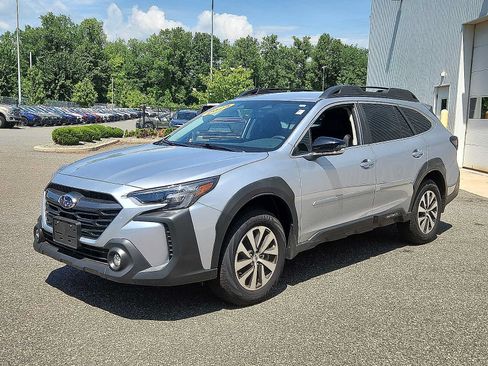 Used 2025 Subaru Outback Premium AWD/4WD image 3