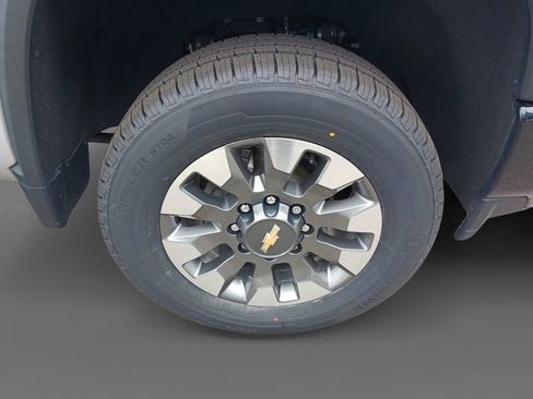 Used 2022 Chevrolet Silverado 2500 Custom w/ Custom Value Package image 16