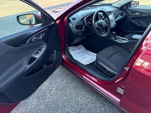 Used 2018 Chevrolet Malibu LT FWD image 13