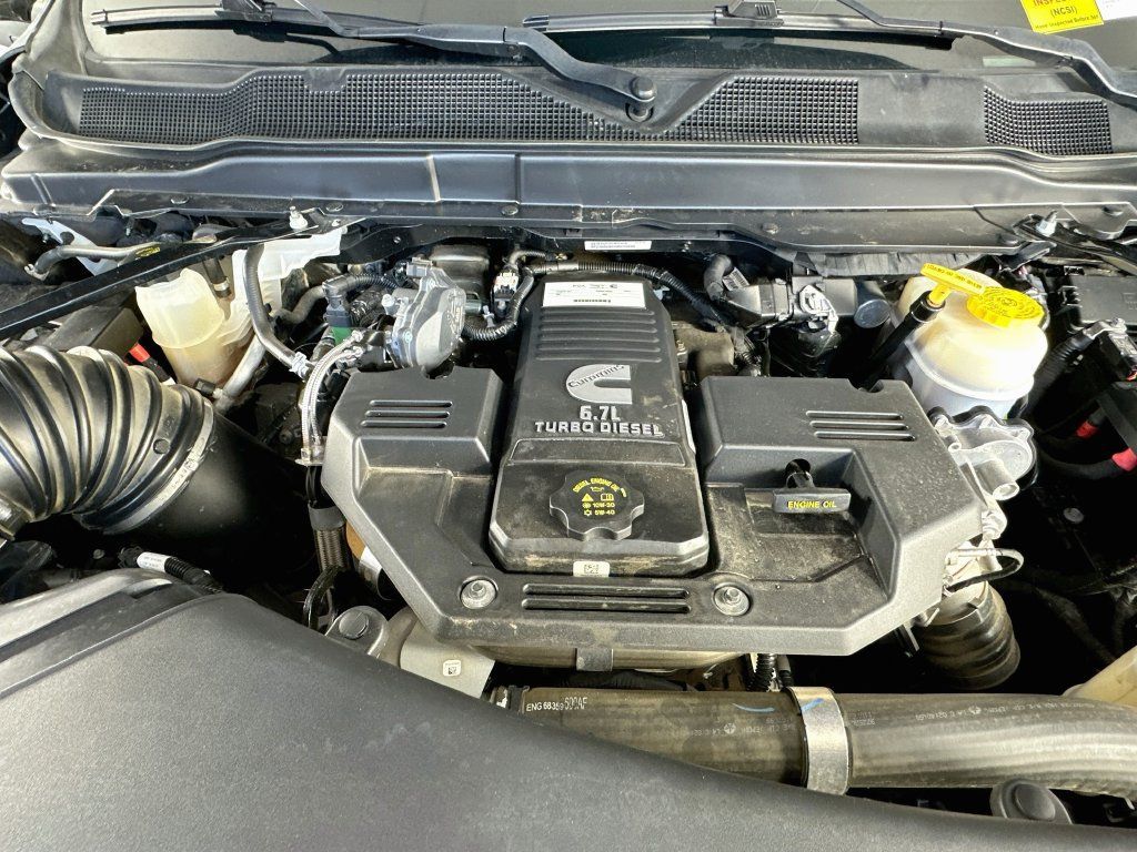Used 2024 RAM 3500 Laramie AWD/4WD image 32