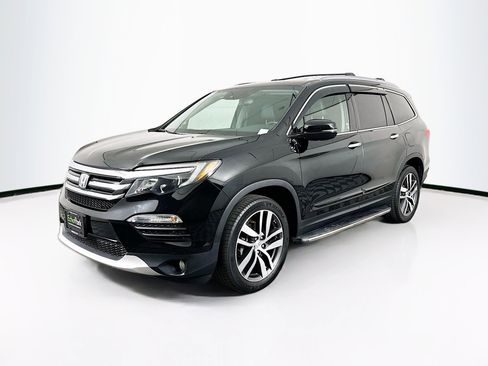 Used 2017 Honda Pilot Touring image 3