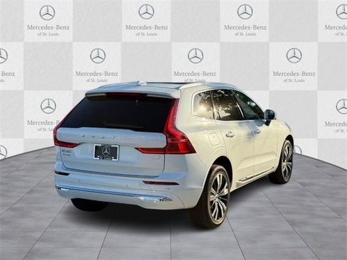 Used 2022 Volvo XC60 T8 Inscription w/ Advanced Package image 3