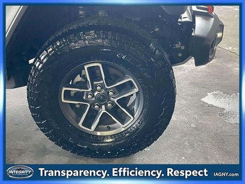 Used 2026 Jeep Gladiator Mojave AWD/4WD image 9