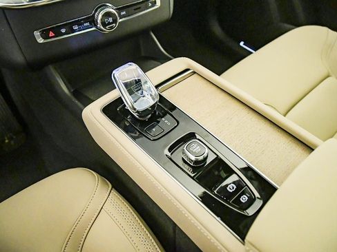 New 2026 Volvo XC90 T8 Plus w/ Protection Package AWD/4WD image 21