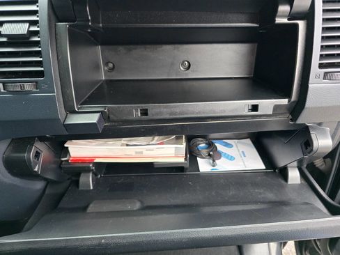 Used 2013 Toyota Tundra 4x4 CrewMax image 38