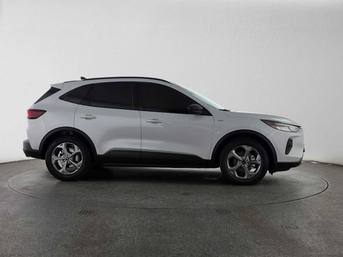 Used 2025 Ford Escape ST-Line w/ Tech Pack #1 FWD image 2