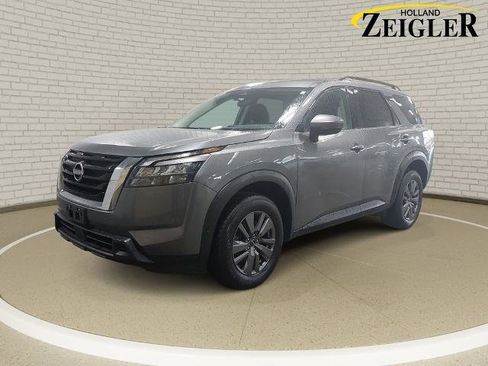 Certified 2025 Nissan Pathfinder SV AWD/4WD image 1