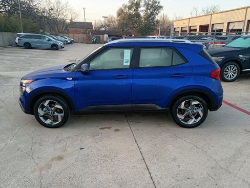 Used 2025 Hyundai Venue SEL image 4