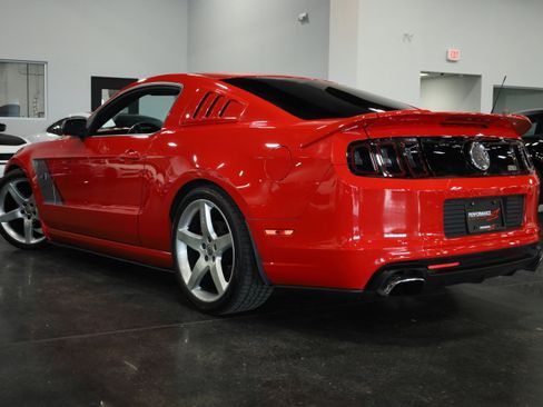 Used 2014 Ford Mustang GT Premium image 4