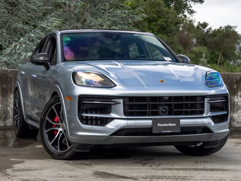 Used 2024 Porsche Cayenne S image 6