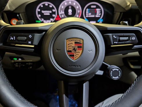 Certified 2025 Porsche Cayenne S AWD/4WD image 26