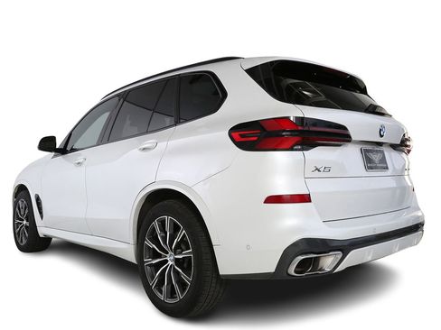 Used 2024 BMW X5 xDrive40i w/ M Sport Package AWD/4WD image 3