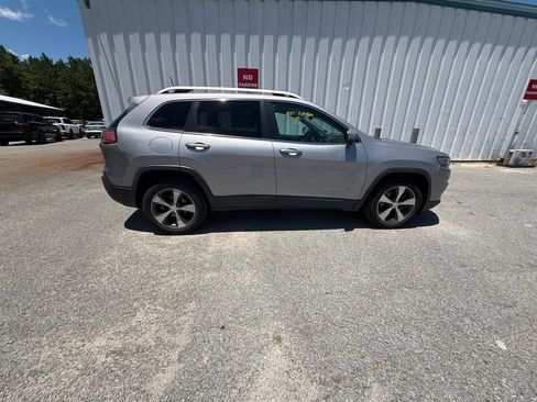 Used 2019 Jeep Cherokee Limited FWD image 5