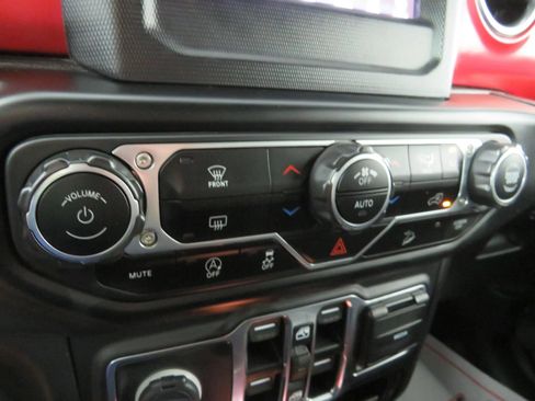 Used 2021 Jeep Wrangler Unlimited Rubicon AWD/4WD image 22