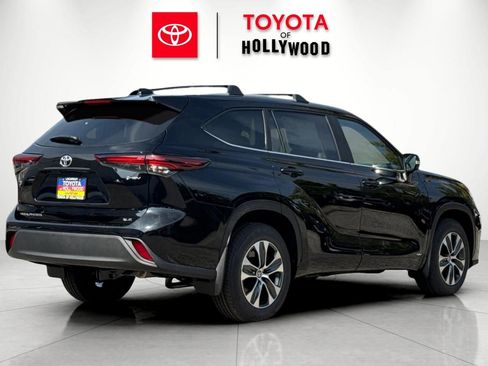 New 2026 Toyota Highlander XLE image 4