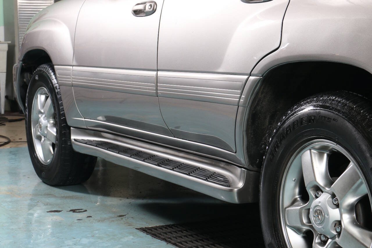 Used 2004 Toyota Land Cruiser AWD/4WD image 29