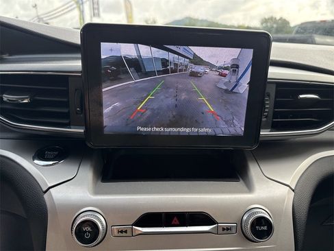 Used 2022 Ford Explorer XLT w/ Equipment Group 202A image 25