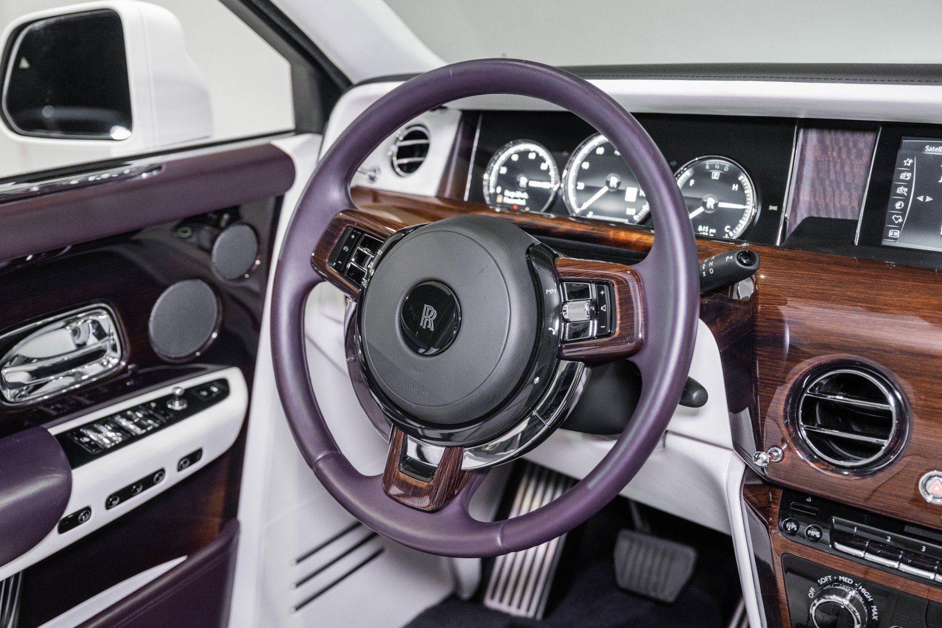 Used 2018 Rolls-Royce Phantom Sedan RWD image 32