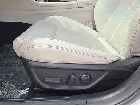 Used 2024 Genesis G70 2.5T image 24