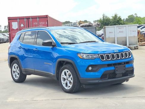 Used 2025 Jeep Compass Latitude AWD/4WD image 8