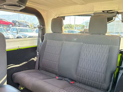 Used 2012 Jeep Wrangler Sahara w/ Connectivity Group AWD/4WD image 12