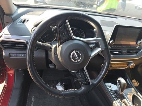 Used 2023 Nissan Altima 2.5 SR FWD image 3