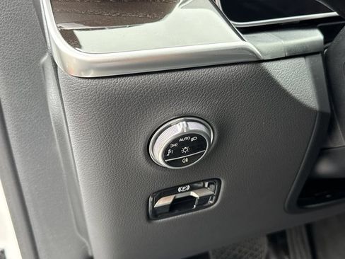 Used 2025 Mercedes-Benz GLC 300 image 18