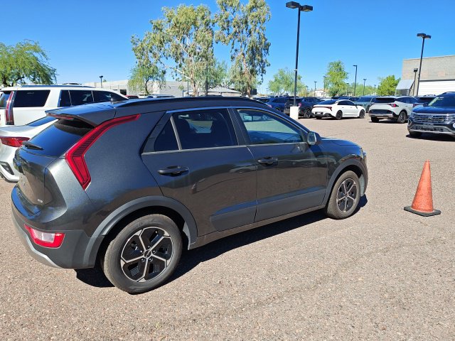 Used 2025 Kia Niro LX FWD image 9