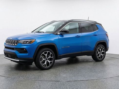 Used 2025 Jeep Compass Limited image 3
