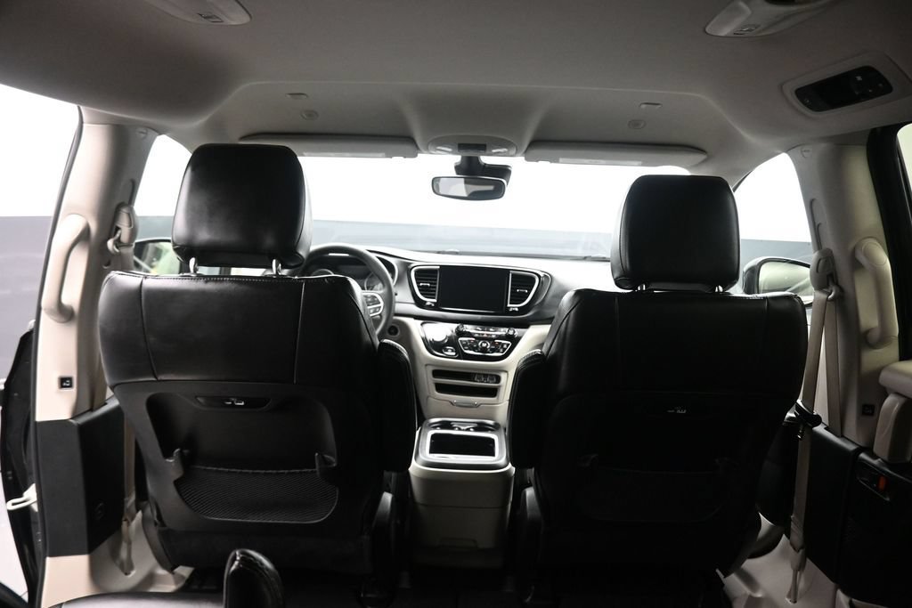 Used 2024 Chrysler Pacifica Touring-L FWD image 43
