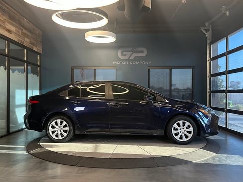 Used 2022 Toyota Corolla LE FWD image 2