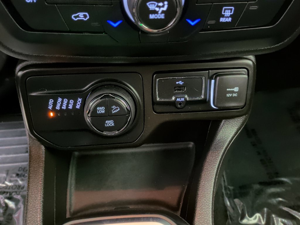 Used 2023 Jeep Renegade Trailhawk AWD/4WD image 36