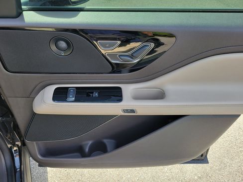 Used 2022 Lincoln Aviator Reserve RWD image 9