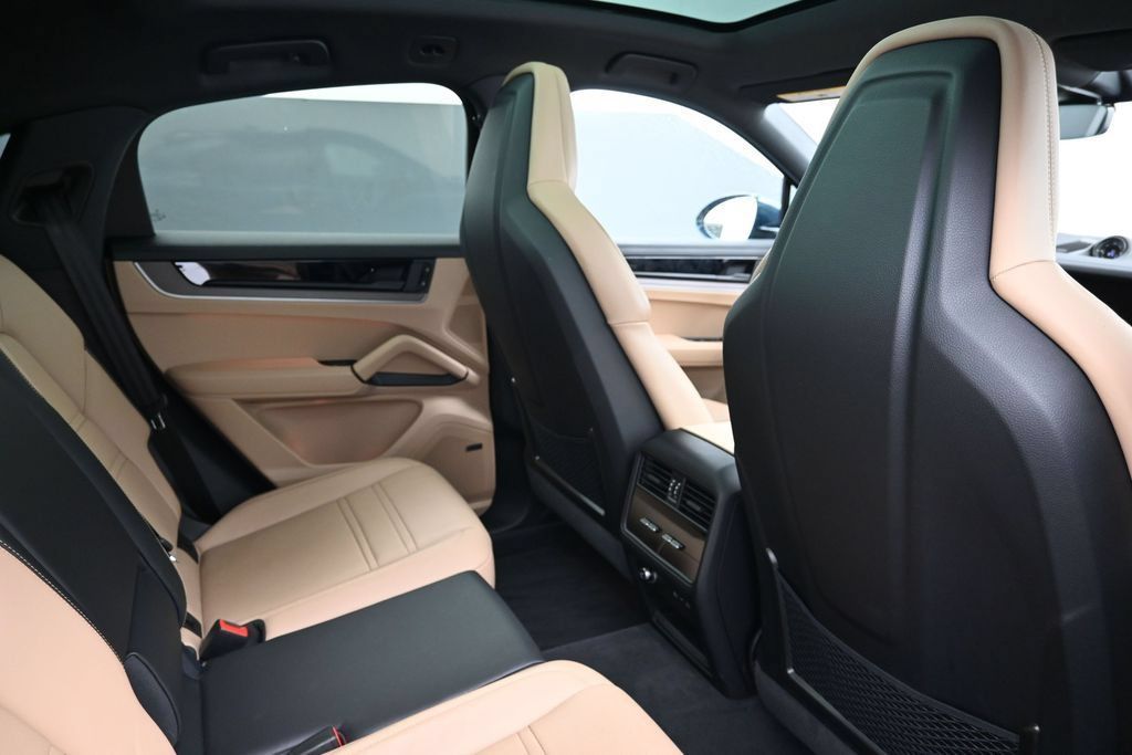 Certified 2026 Porsche Cayenne S AWD/4WD image 7