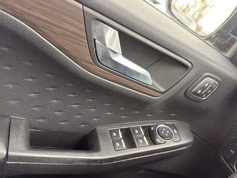 Used 2020 Ford Escape Titanium image 22